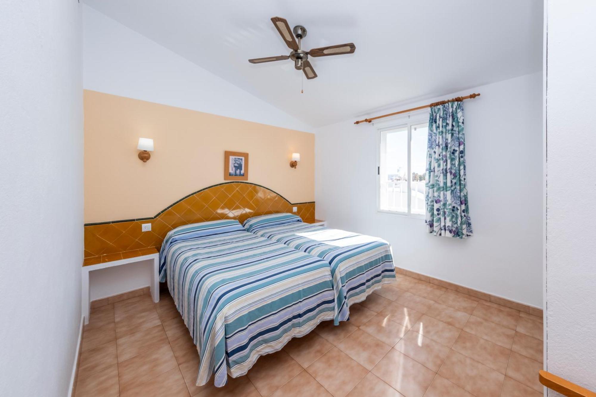Apartamentos Sol Ponent Cala Blanca Kültér fotó