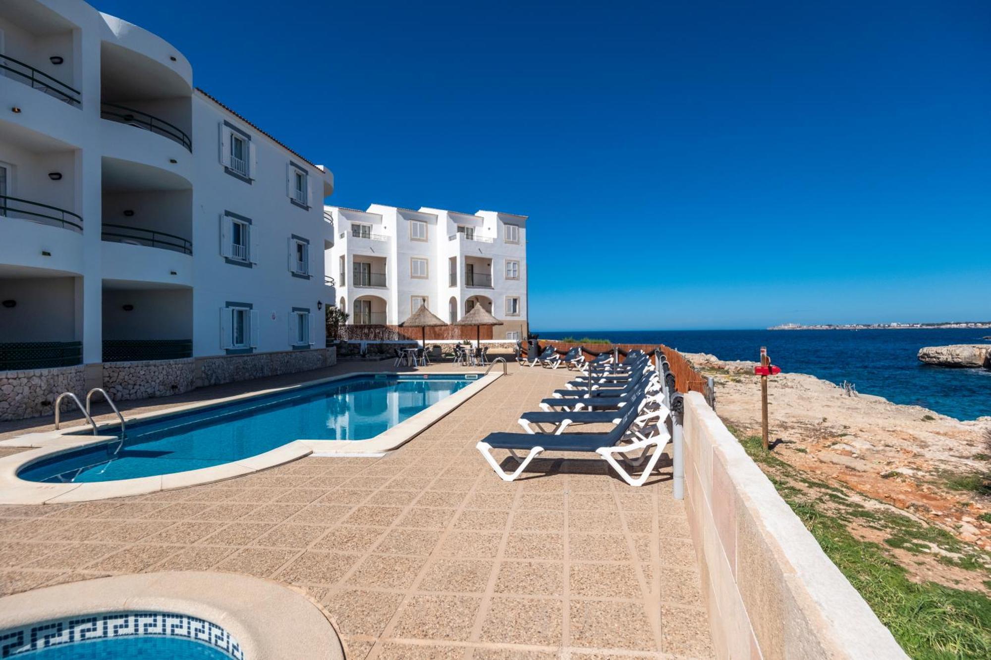 Apartamentos Sol Ponent Cala Blanca Kültér fotó