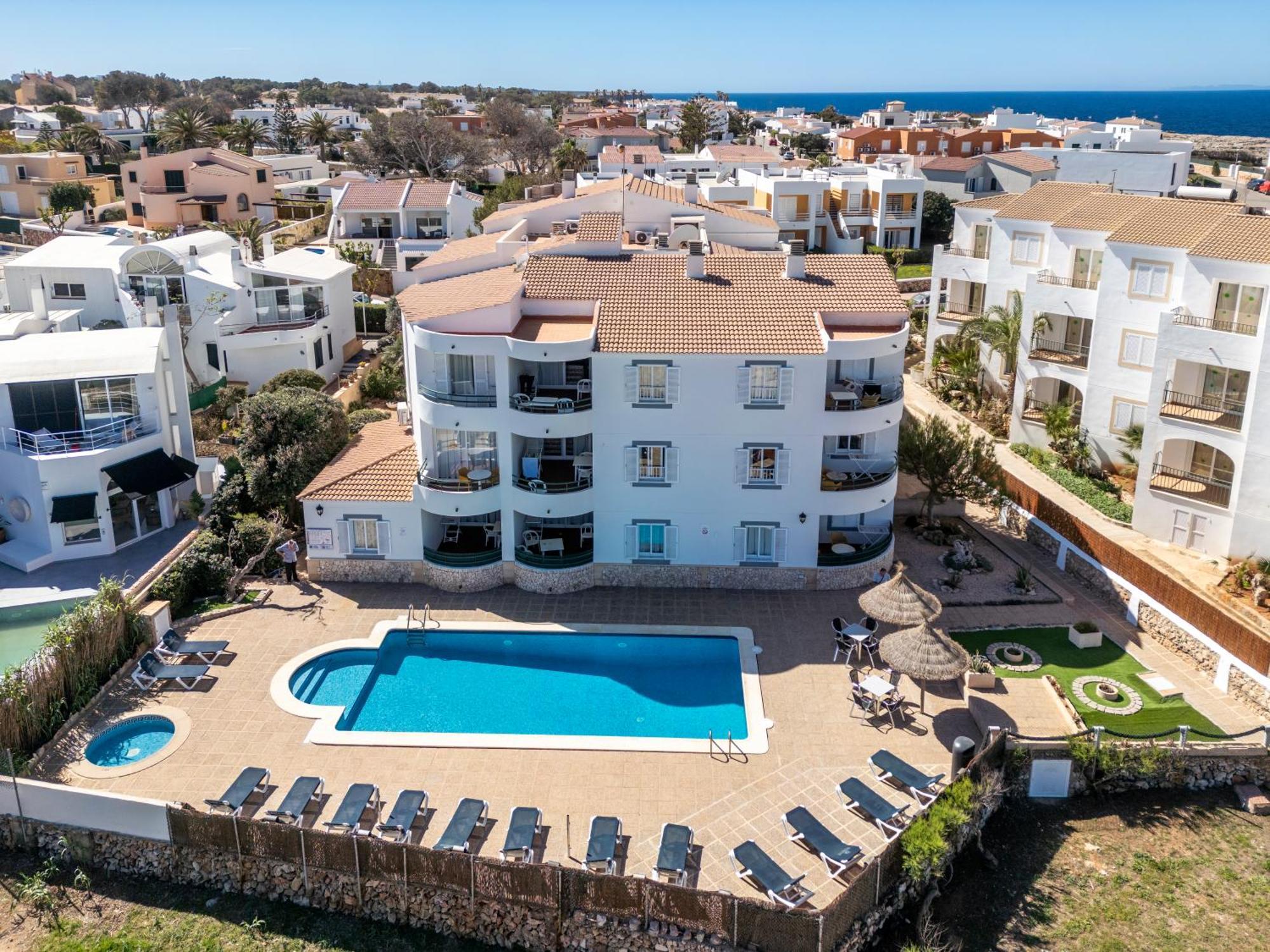 Apartamentos Sol Ponent Cala Blanca Kültér fotó