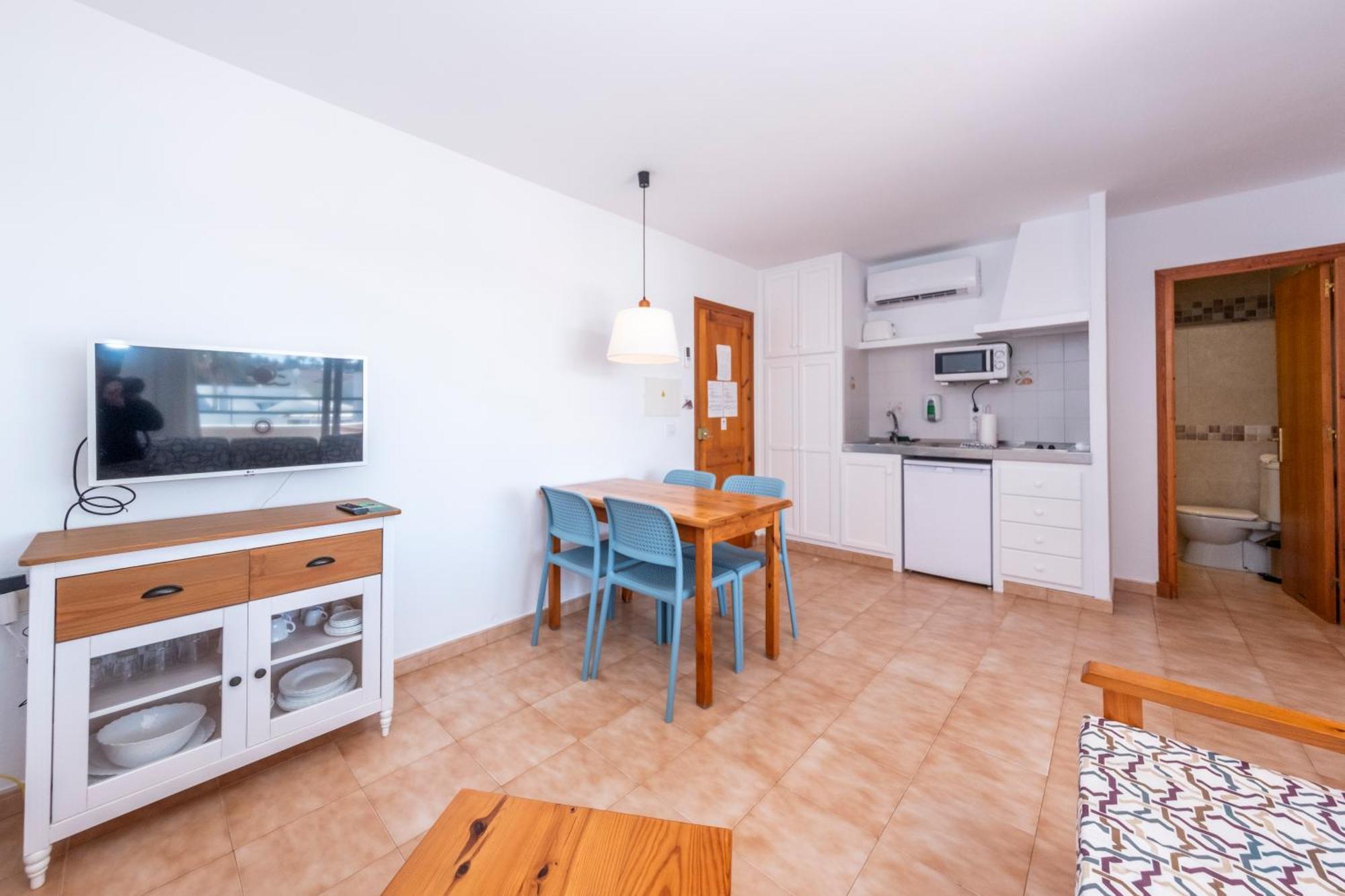 Apartamentos Sol Ponent Cala Blanca Kültér fotó