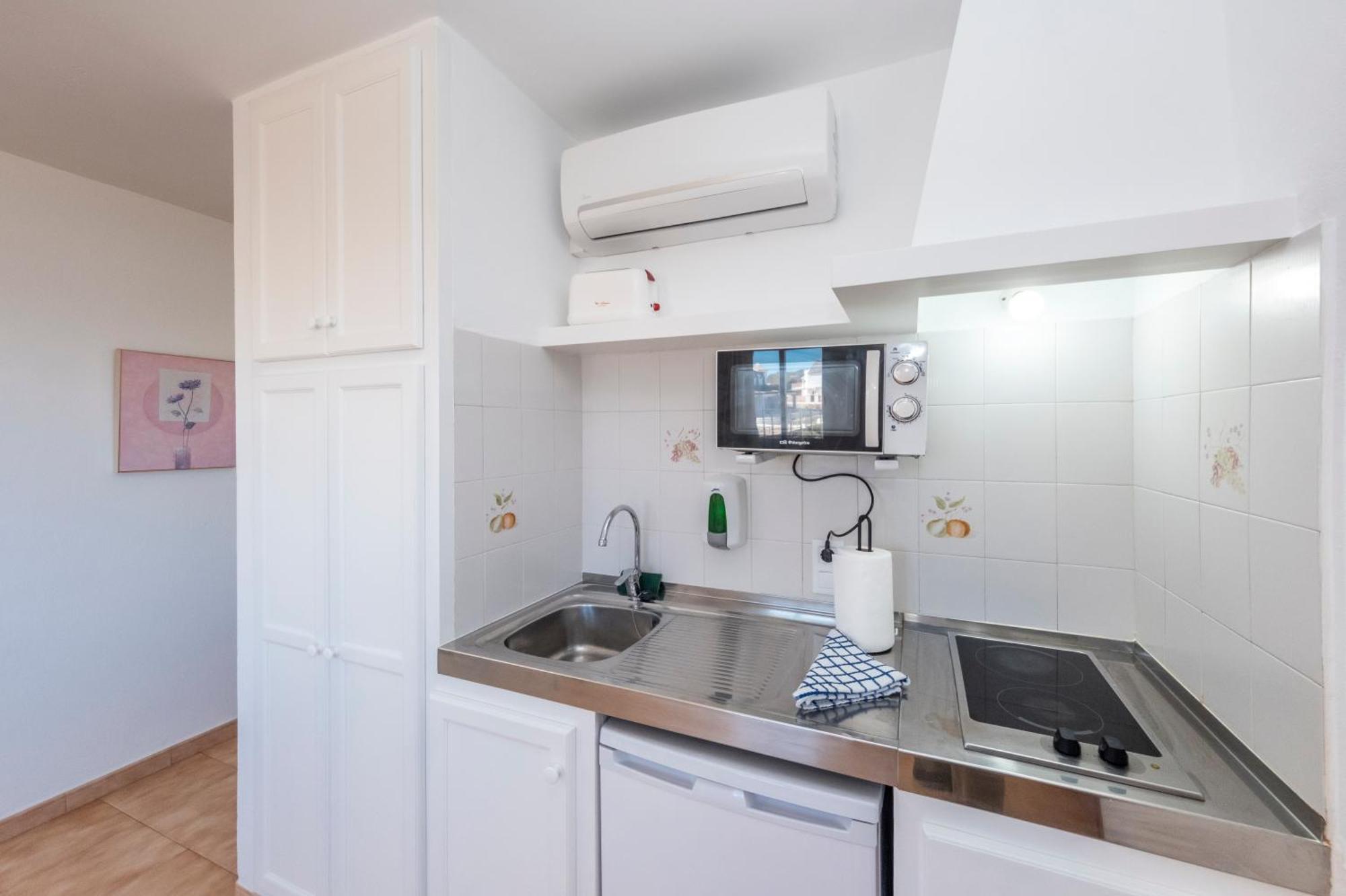 Apartamentos Sol Ponent Cala Blanca Kültér fotó