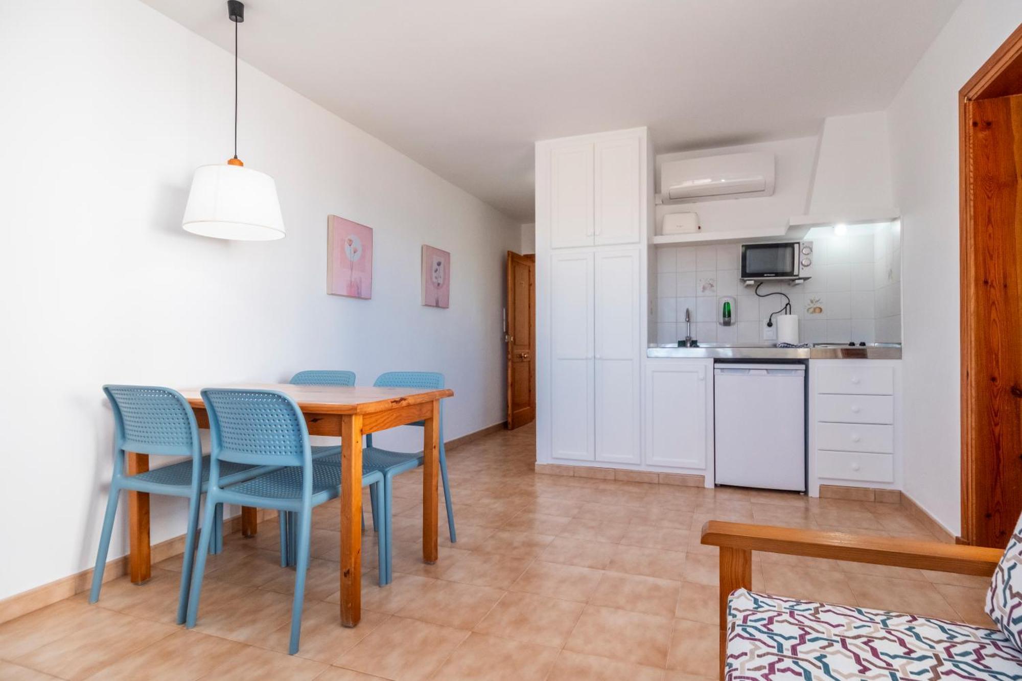 Apartamentos Sol Ponent Cala Blanca Kültér fotó