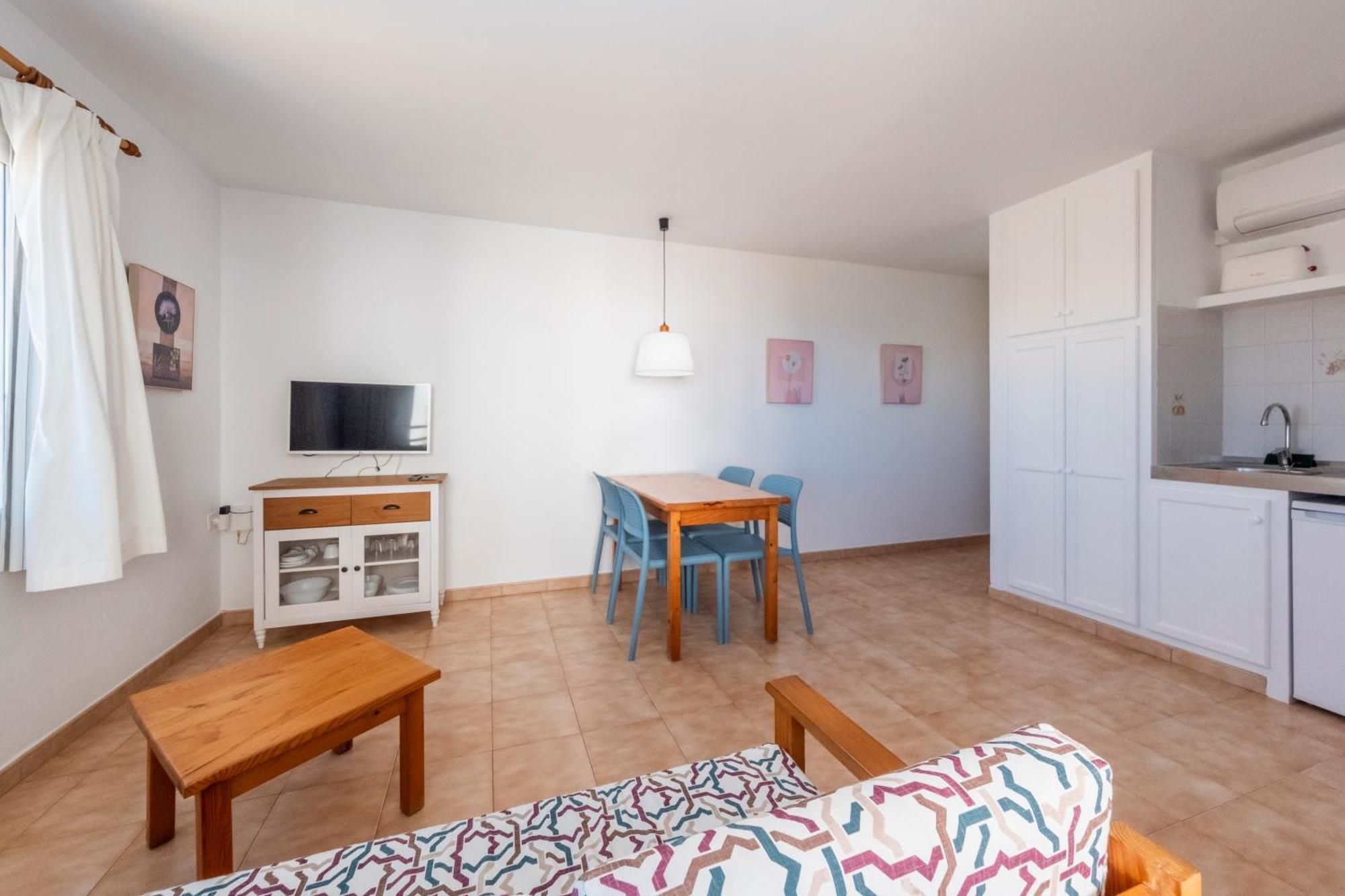 Apartamentos Sol Ponent Cala Blanca Kültér fotó