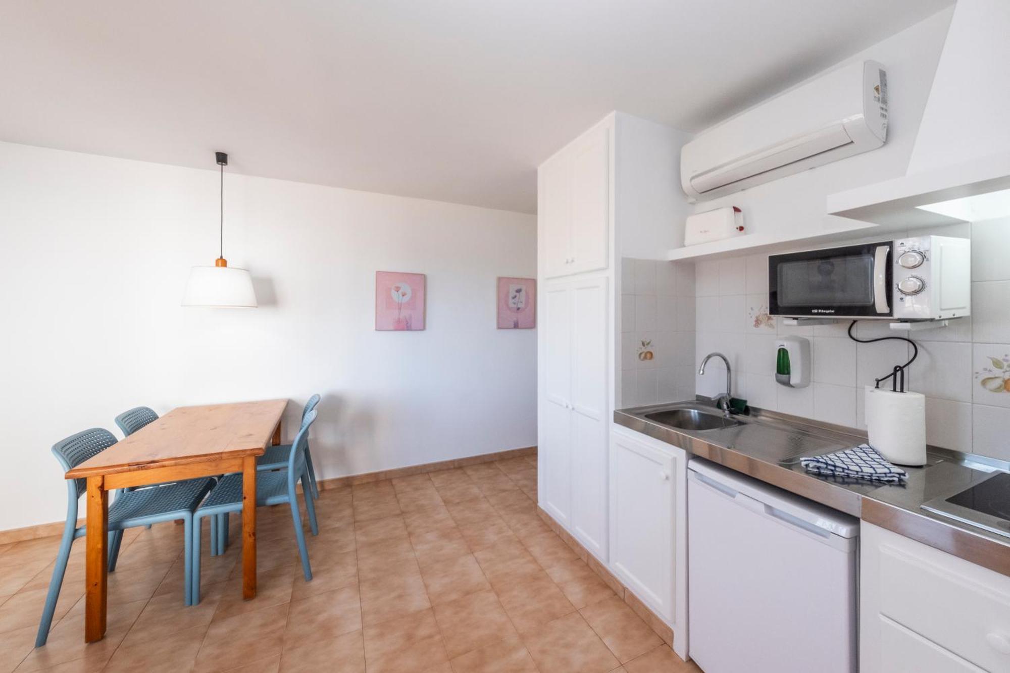 Apartamentos Sol Ponent Cala Blanca Kültér fotó