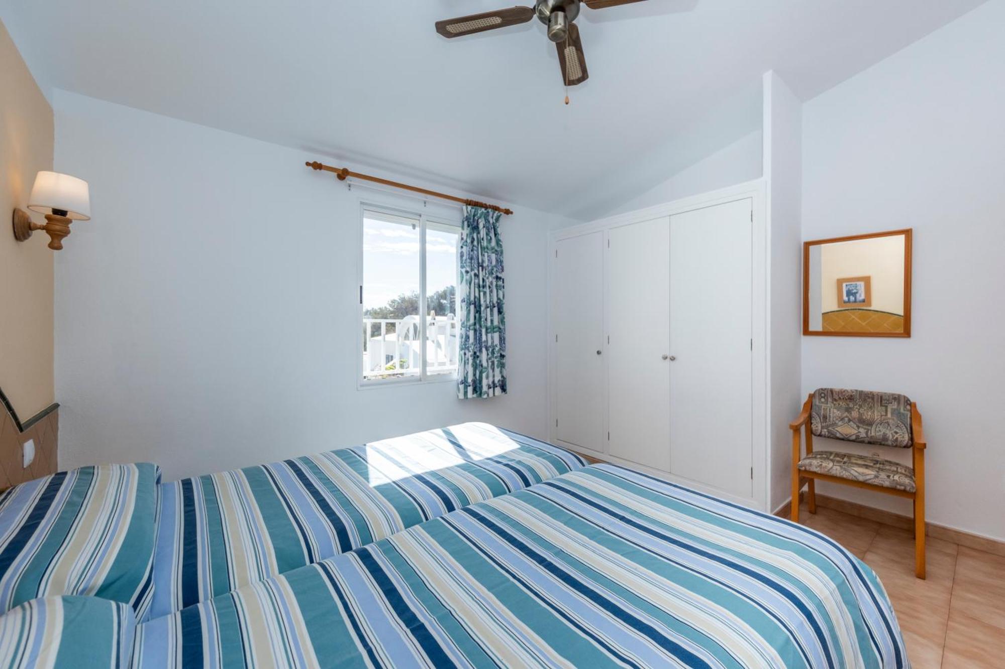 Apartamentos Sol Ponent Cala Blanca Kültér fotó