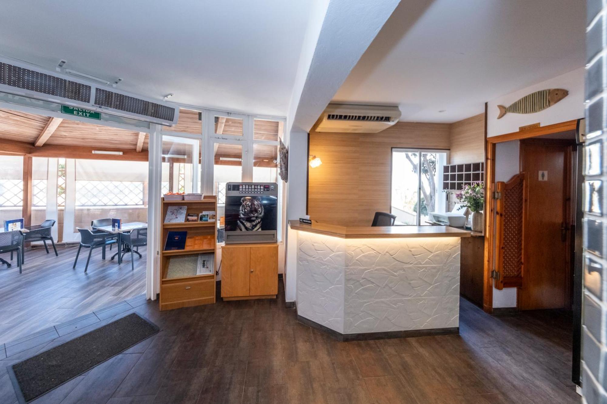 Apartamentos Sol Ponent Cala Blanca Kültér fotó