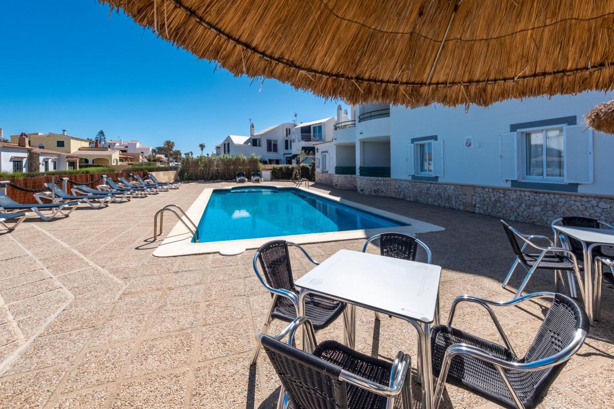 Apartamentos Sol Ponent Cala Blanca Kültér fotó