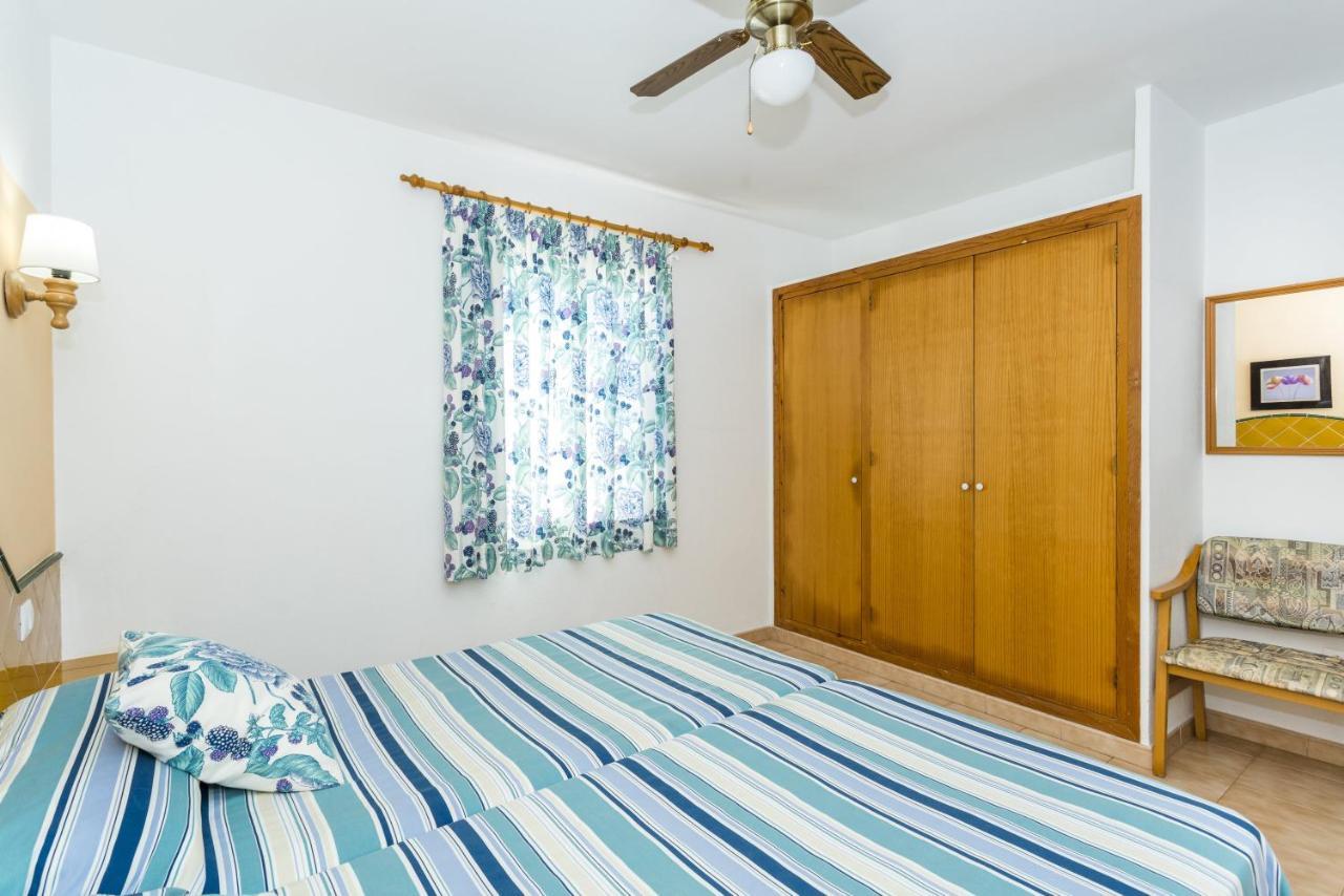 Apartamentos Sol Ponent Cala Blanca Kültér fotó