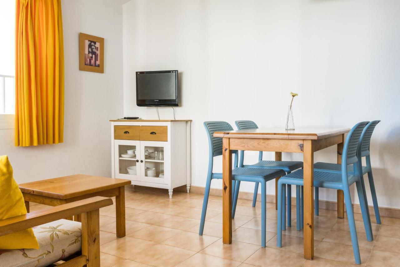 Apartamentos Sol Ponent Cala Blanca Kültér fotó
